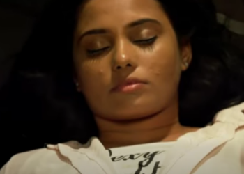 L1112003 अक लड़क बन सम बन Romantic Action Scene Danger Zone part2