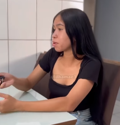 N1416011_Ela presenteou mãe mais na hora de pagar veja_part2.mp4