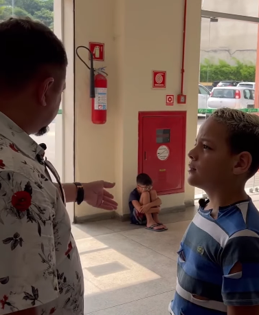 N0217003_Menino desobediente recebe uma lição de seu pai_part2.mp4