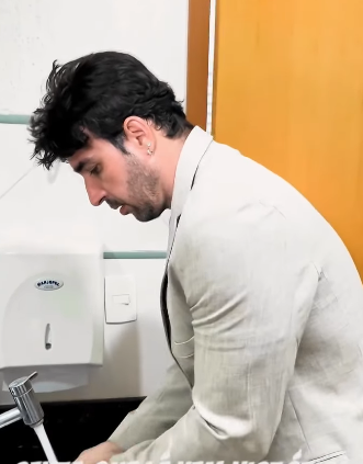 N0919004_Mulher dá uma boa lição para alguns pedreiros_part2.mp4