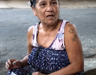 N0919014_Mulher de rua dá uma lição para uma garota rica!_part2.mp4