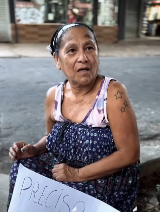 N0919014_Mulher de rua dá uma lição para uma garota rica!_part2.mp4