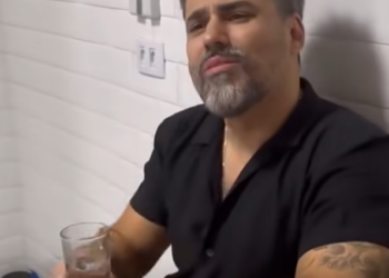 jovem babá descobre que seu pai tem outra família secretamente part2