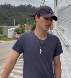 N0220020_Levou filha vestida de noiva para se casar com_part2.mp4