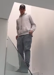 N1120007_Espera marido sair para trabalhar, para vizinh_part2.mp4