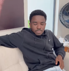 N1120017_Ela veio com uma surpresa para ele, mais surpree_part2.mp4