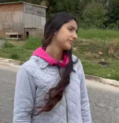 N1120007_Espera marido sair para trabalhar, para vizinh_part2