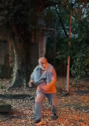 N0921009_salvou no parque_part2.