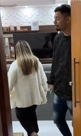 N1824009_Ela queria que marido exibisse mais então ela_part2.