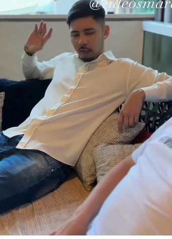 N1824005_Trocar de roupa repetidamente não faz de você uma_part2.