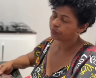 N1424007_Menino da lição em ex patroa pra defender sua mãe_part2.