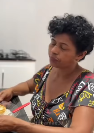 N1424007_Menino da lição em ex patroa pra defender sua mãe_part2.