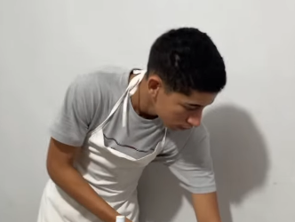 N1424003_Ele recebia só metade do salário olha oque ele_part2.