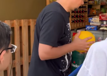 N0206016_Meninos pobre vende frutas para ajudar sua mãe, fi_part2.mp4