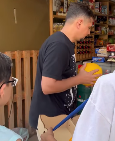 N0206016_Meninos pobre vende frutas para ajudar sua mãe, fi_part2.mp4