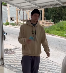 N1126001 Estava dando suas economias para sua mãe guardar, part2