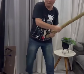 N2127002 Ele comprou para ela uma televisão de ultima geraç part2