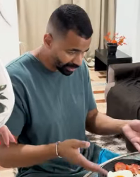 N1028021 Ela expulsou seu marido seu filho de casa por es part2