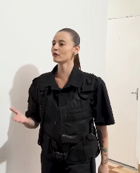 N1028015 Policial encontra seu part2