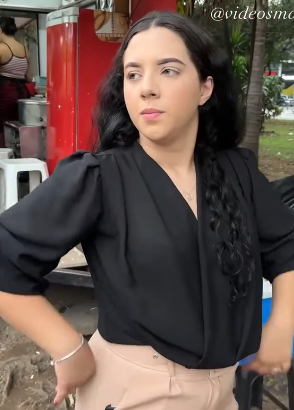 N1828004 Ela tinha seu pequeno negócio de pastel até chegar part2