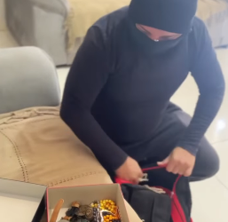 N1210019_Ela fingiu ser cega pr_part2.mp4