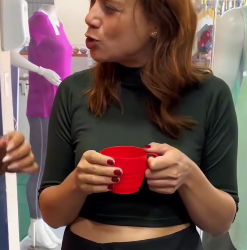 N0911003_Estava acostumada fazer isso nas lojas_part2.mp4