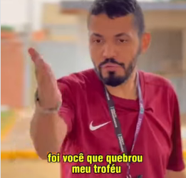 N0706003_Ela quebrou troféu_part2.mp4