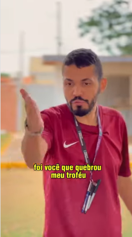 N0706003_Ela quebrou troféu_part2.mp4