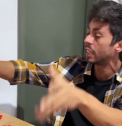 N0916020 Ele descobriu comprando um relógio para outro. part2