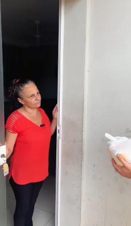 N1216006 Mulher surpreendeu ent part2