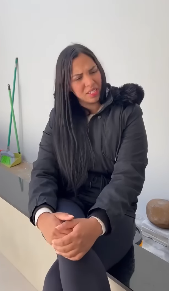 N2522016_Sua esposa fica irritada porque seu marido da presente para sua mãe._part2.