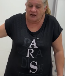 N2407013_Mãe da uma lição no filho por ele não querer ajuda_part2.