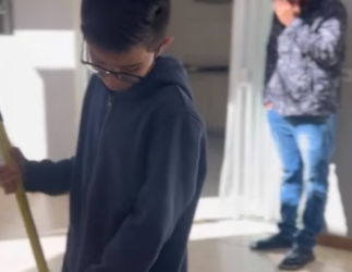 N2609035_Pai corrige filho mimando Família Acontece_part2