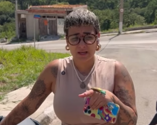 N2510016_Precisava de um carro e a vizinha queria comprar a casa dele se aproveitando da situação_part2