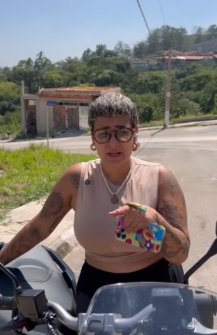 N2510016_Precisava de um carro e a vizinha queria comprar a casa dele se aproveitando da situação_part2