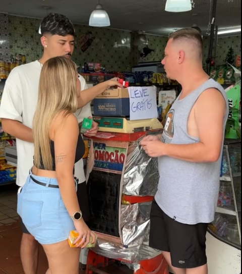 N1812012_O patrão pediu para ele descartar os produtos vencidos, mas ele fez isso_part2