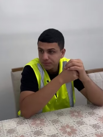 N2516008_Nesta família ninguém parava de usar o celular e este homem aproveitou para tirar muito dinheiro_part2