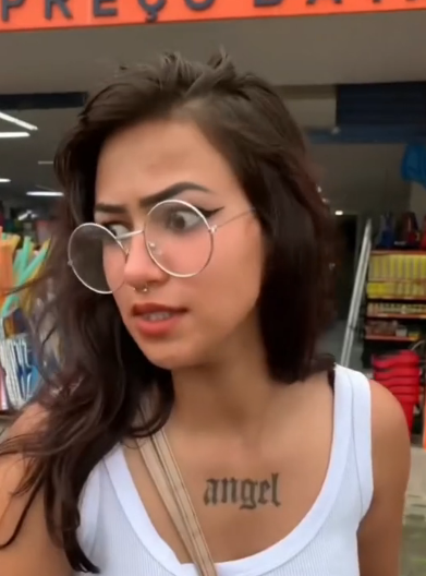 N2717030_Menina m1mada faz birra na mãe porque queria brinquedos novos_part2